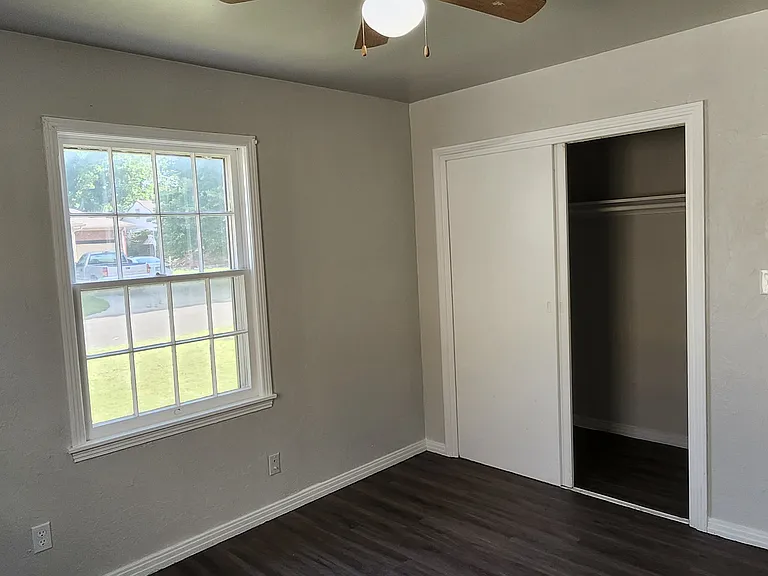 1833 Westchester Dr — Photo 8
