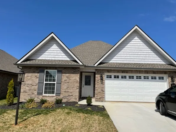 205 Sand Hills Dr, Maryville, TN 37801