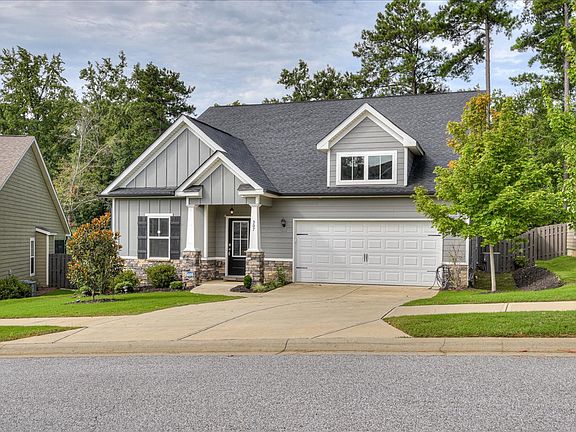 3rd image of 307 Colonnades Dr