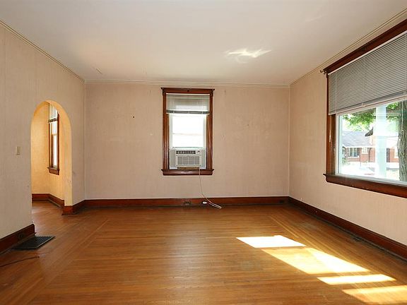 5th image of 120 W Voorhees St