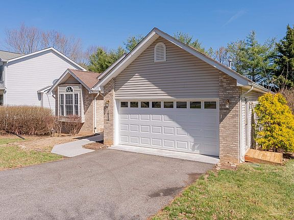 3rd image of 1528 Oriole Dr