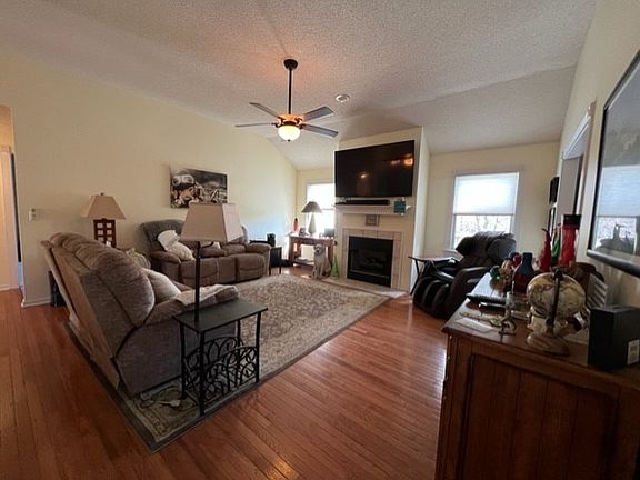 4th image of 880 Wexford Way