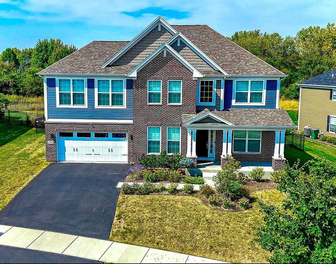 4 bed, 2.5 bath, 3434 sqft, $5,000 — Photo 1