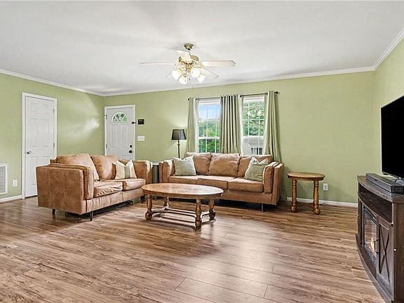 5th image of 809 Carolina Ave
