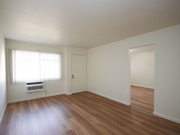 5th image of 2650.5 Strathmore Ave