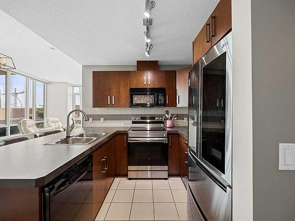 2nd image of 210 S 15th Ave SE #206