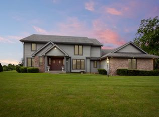 7232 Wintergreen Dr, Fort Wayne, IN 46814