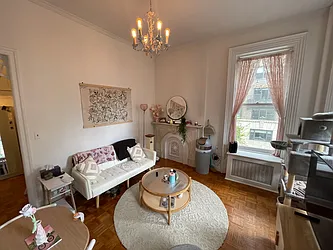 Rented by R New York