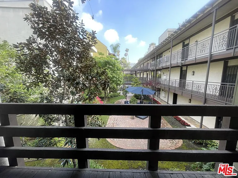 525 S Ardmore Ave #260 — Photo 2