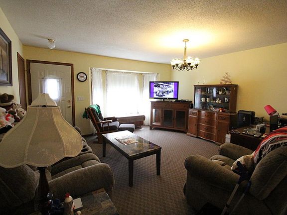 3rd image of 323 11th Ave E