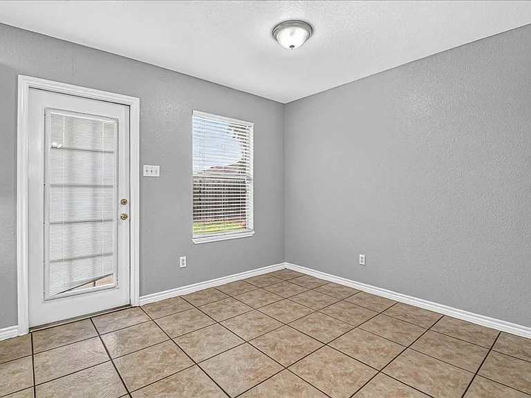 6810 Blue Skyway Dr — Photo 9