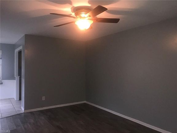 5th image of 15700 Barbara Ave