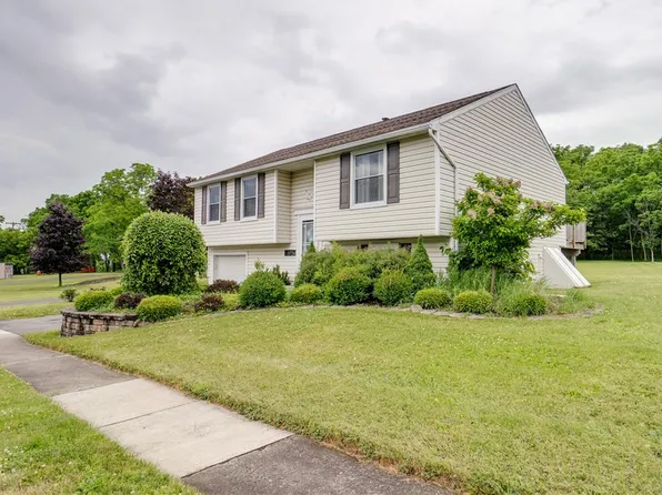 5726 Lake Hill Dr, Romulus, NY 14541