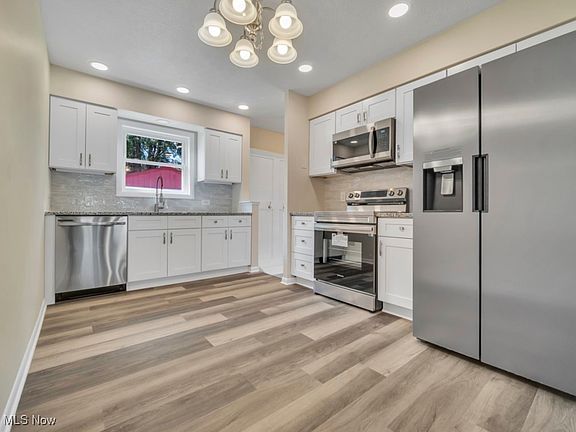 5th image of 885 Livermore Ln