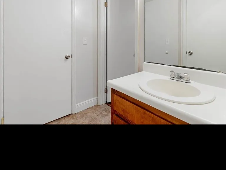 1101 Green Tree Ct #B — Photo 14
