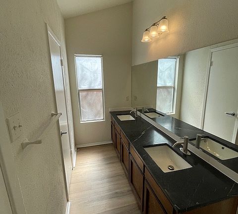 5th image of 620 Russet Valley Dr