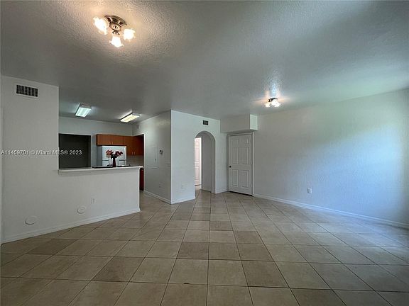 2nd image of 1912 Belmont Ln #1912