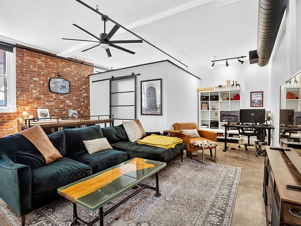 1st image of 7 Crombie St Unit 4