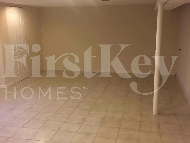 410 S Villa Ave — Photo 16