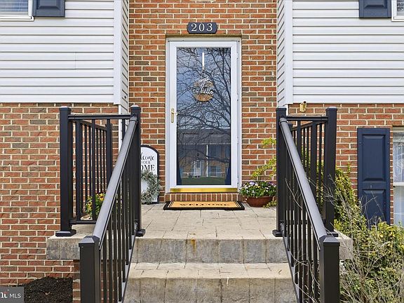 5th image of 203 Ivory Dr