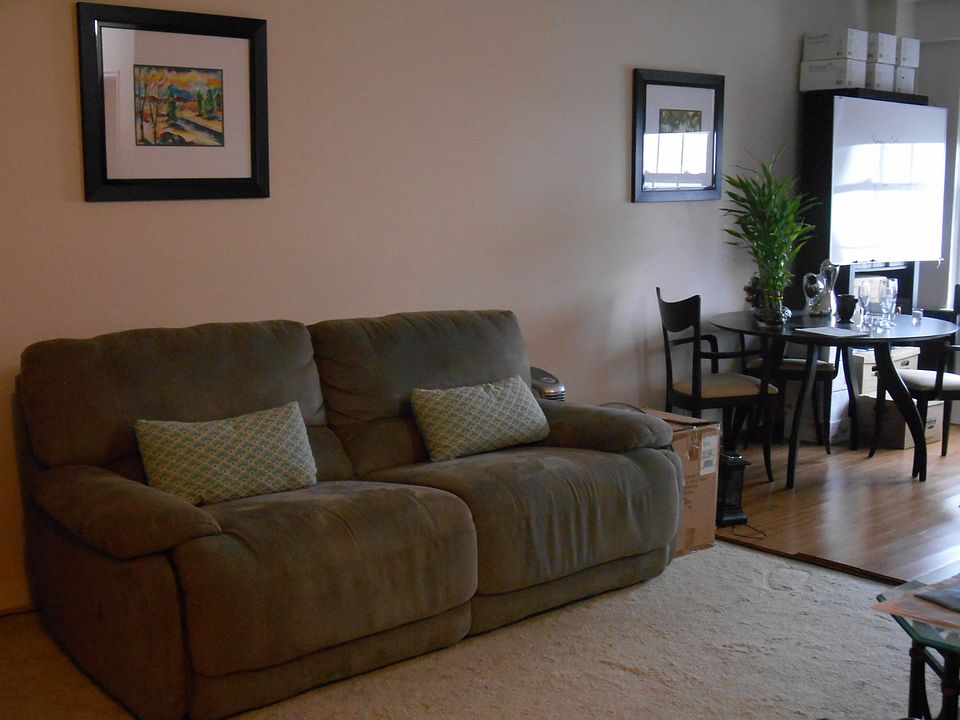 Junior 1 BR in downtown Montclair