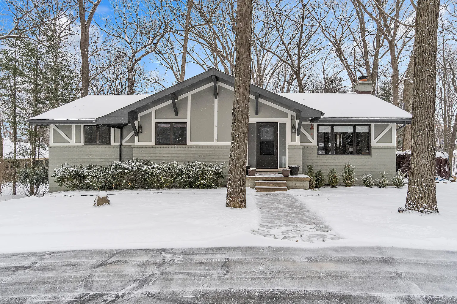 9315 Forest Edge Dr photo 1