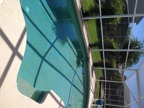 3rd image of 114 Castlemain Cir