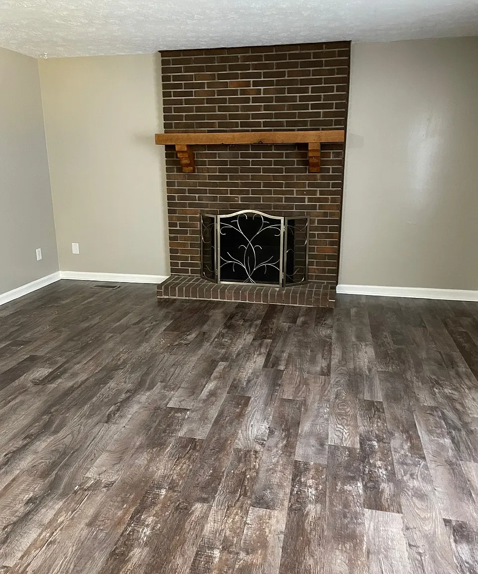 1203 Timberlane Dr — Photo 3