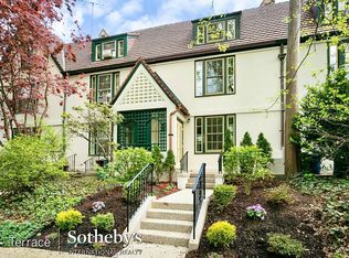 298 Burns St, Forest Hills Gardens, NY 11375
