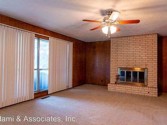 2nd image of 306 Hollyhill Ln