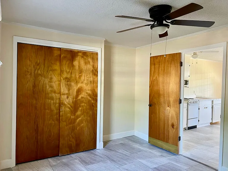 818 Bay St #5 — Photo 8