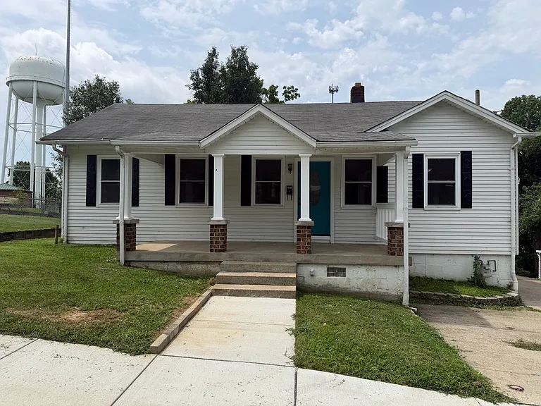 102 Orchard Dr — Photo 1
