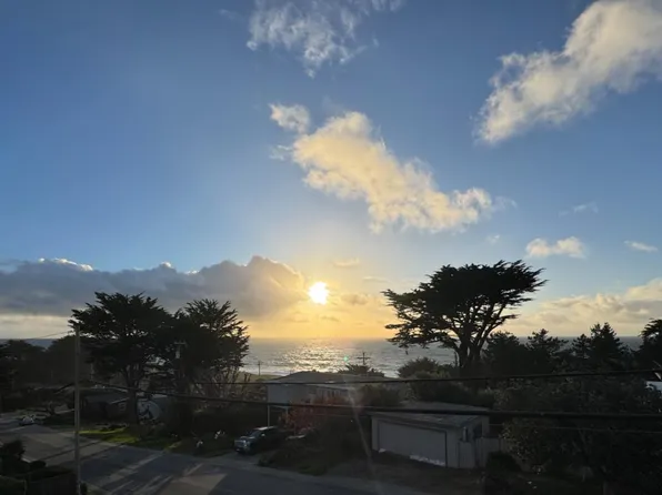 304 12th St, Montara, CA 94037