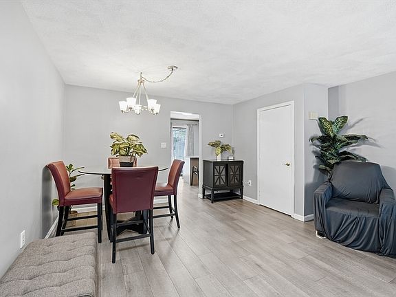 3rd image of 414 Farrwood Dr