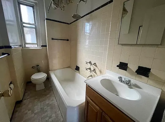 Rented by Queens Apartments Realty LLC | media 8