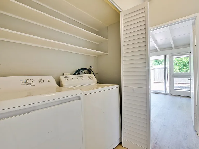 3049 Harding Ave — Photo 14
