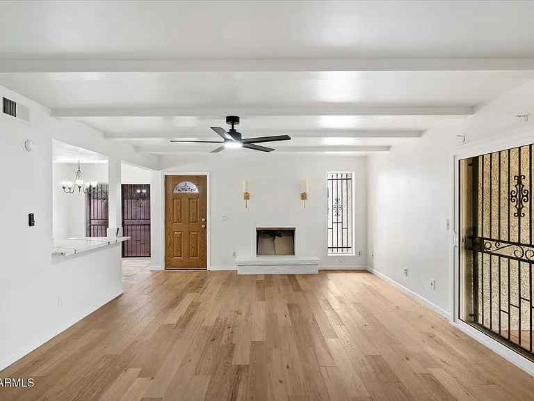 5520 N 77th Pl — Photo 3