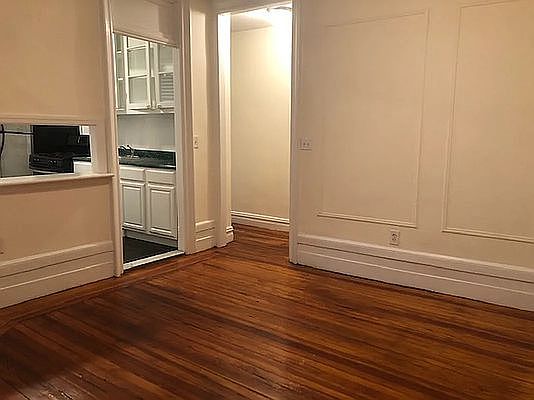 3rd image of 33 Bank St APT 16