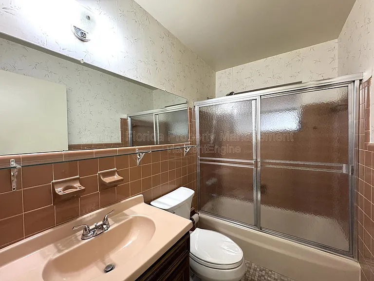 1074 Gerona Ave — Photo 13