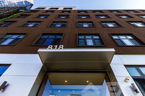 Rented by EXR | media 52