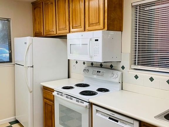 3rd image of 225 Cypress Point Dr