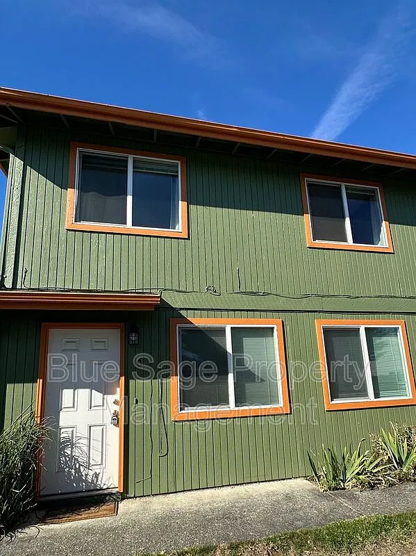 2 bed, 1.0 bath, 800 sqft, $1,595 — Photo 2