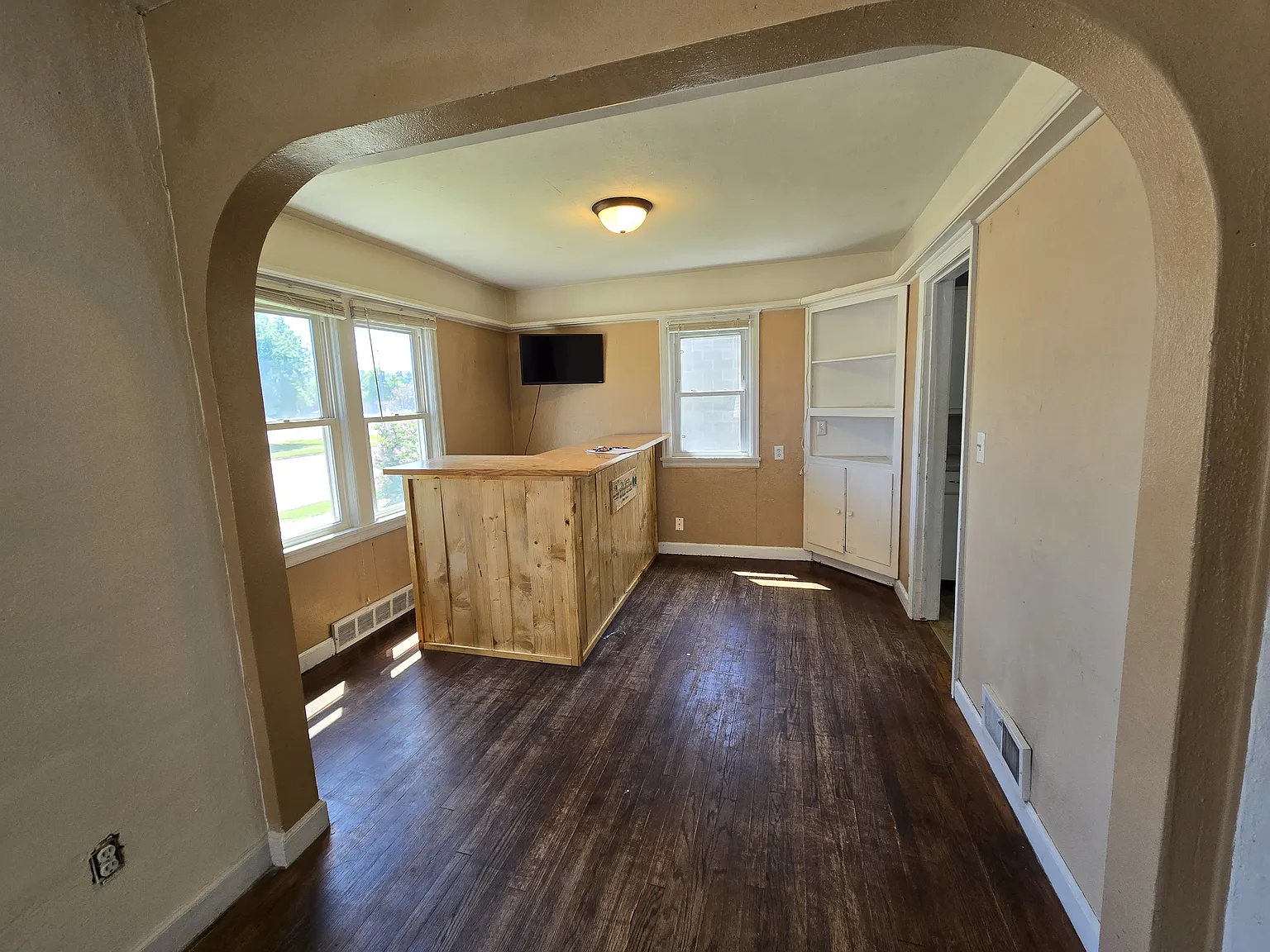 5 bed, $1,750 — Photo 3