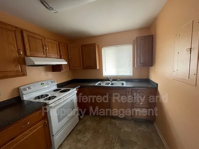 533 SE 6th Ave #1 — Photo 8