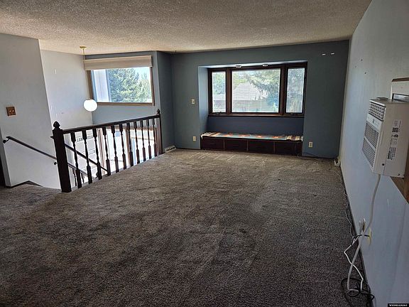 3rd image of 1080 Beaumont Dr