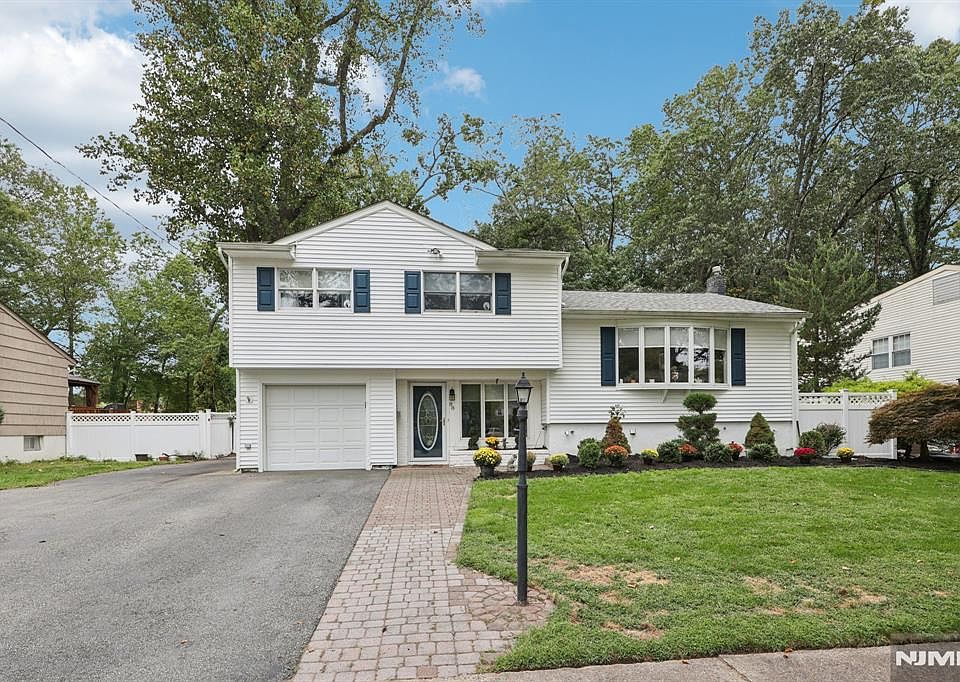 1st image of 88 Hill Ct
