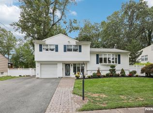 88 Hill Ct, Pompton Lakes, NJ 07442