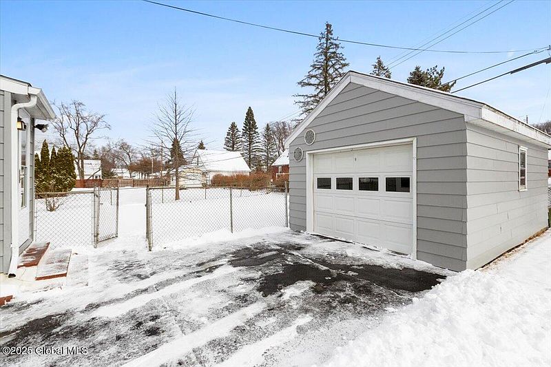 5th image of 92 Lakeview Avenue