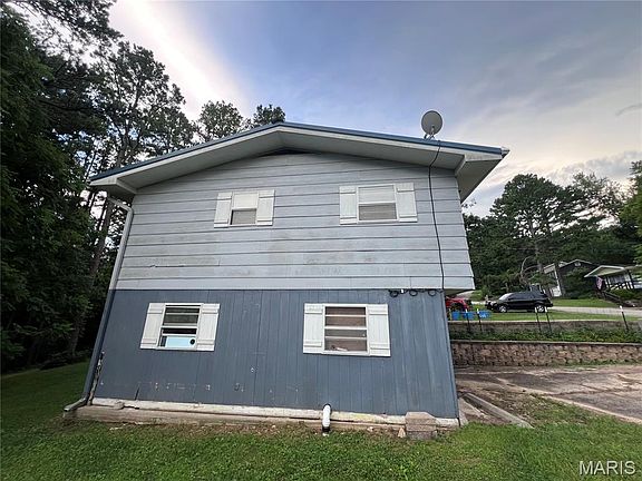 3rd image of 490 Skyview Dr