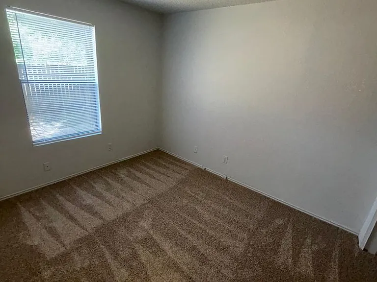 2033 Redwing Way — Photo 9